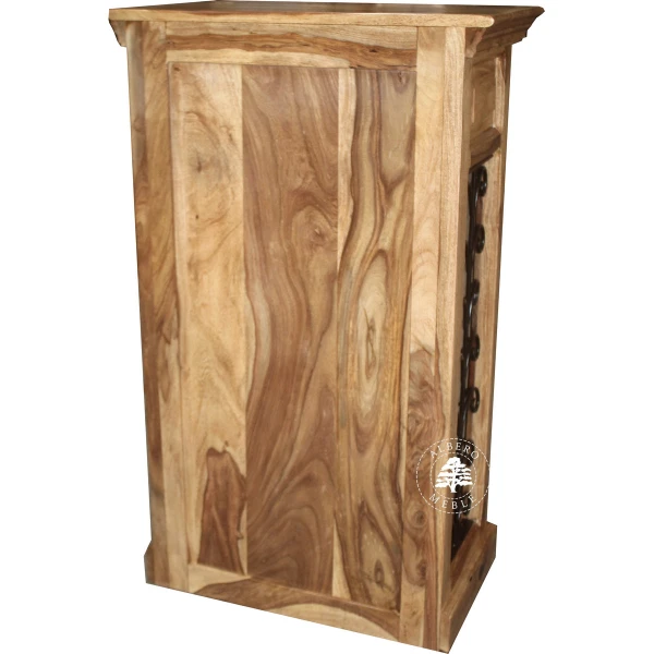 Kolonialny barek z drewna z metalowym stojakiem