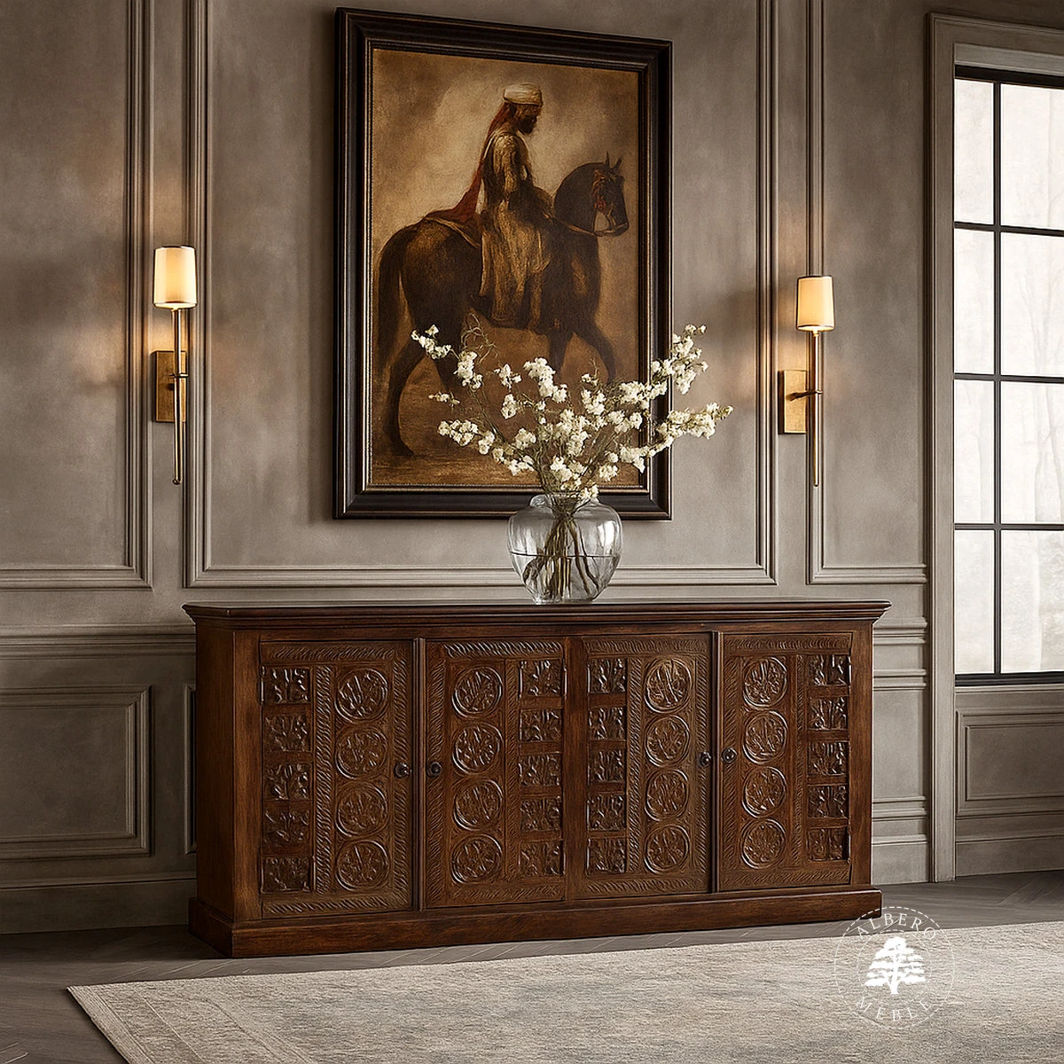 Komoda drewniana z ręcznymi rzeźbieniami na drzwiach