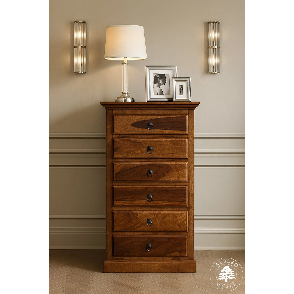 Klasyczna wysoka komoda drewniana z szufladami