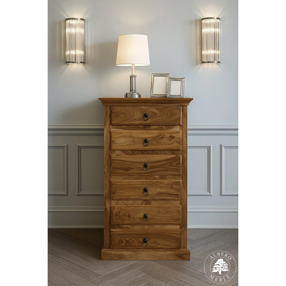 Klasyczna wysoka komoda drewniana z szufladami