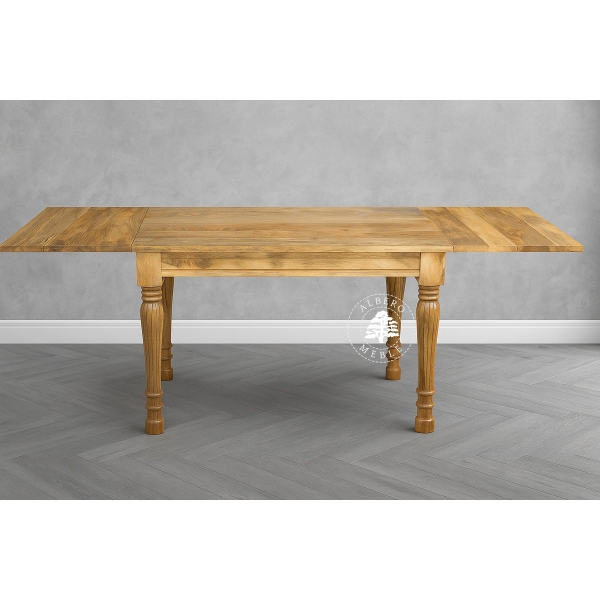 Stół z jasnego drewna w klasycznym stylu