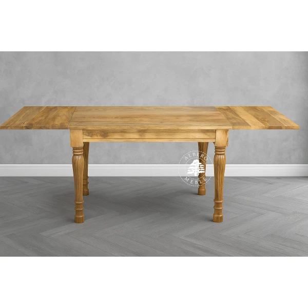 Stół z jasnego drewna w klasycznym stylu