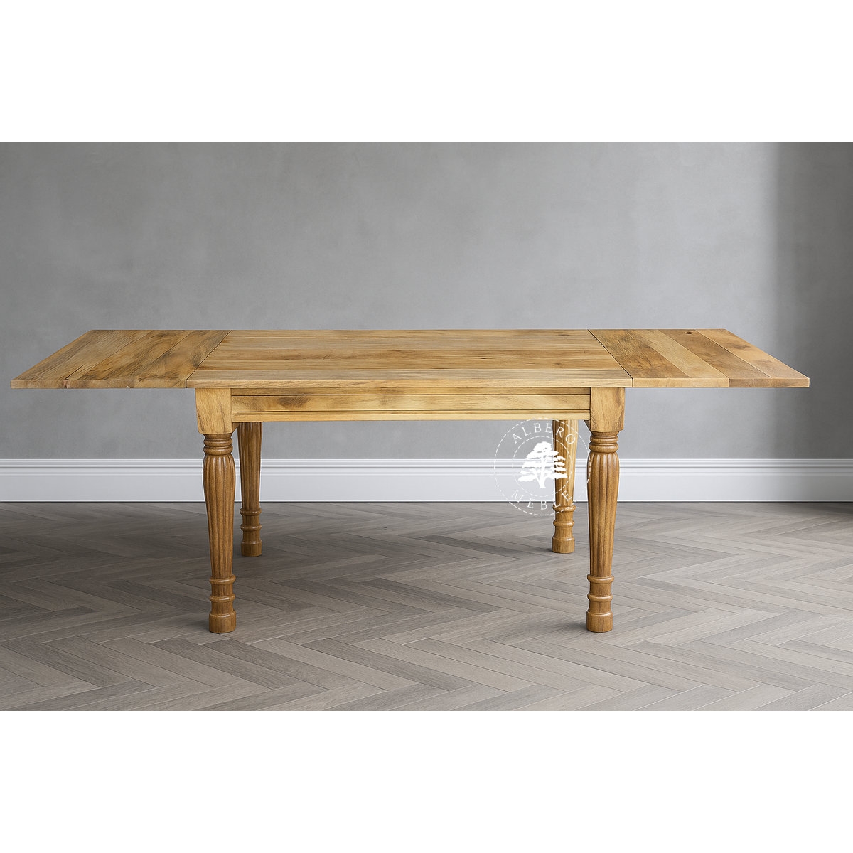 Stół z jasnego drewna w klasycznym stylu