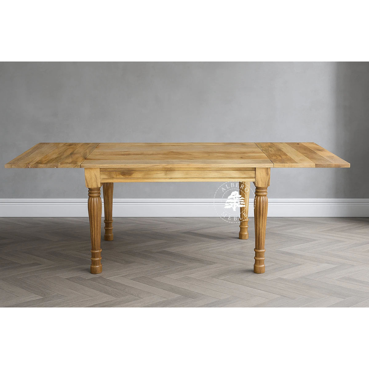 Stół z jasnego drewna w klasycznym stylu