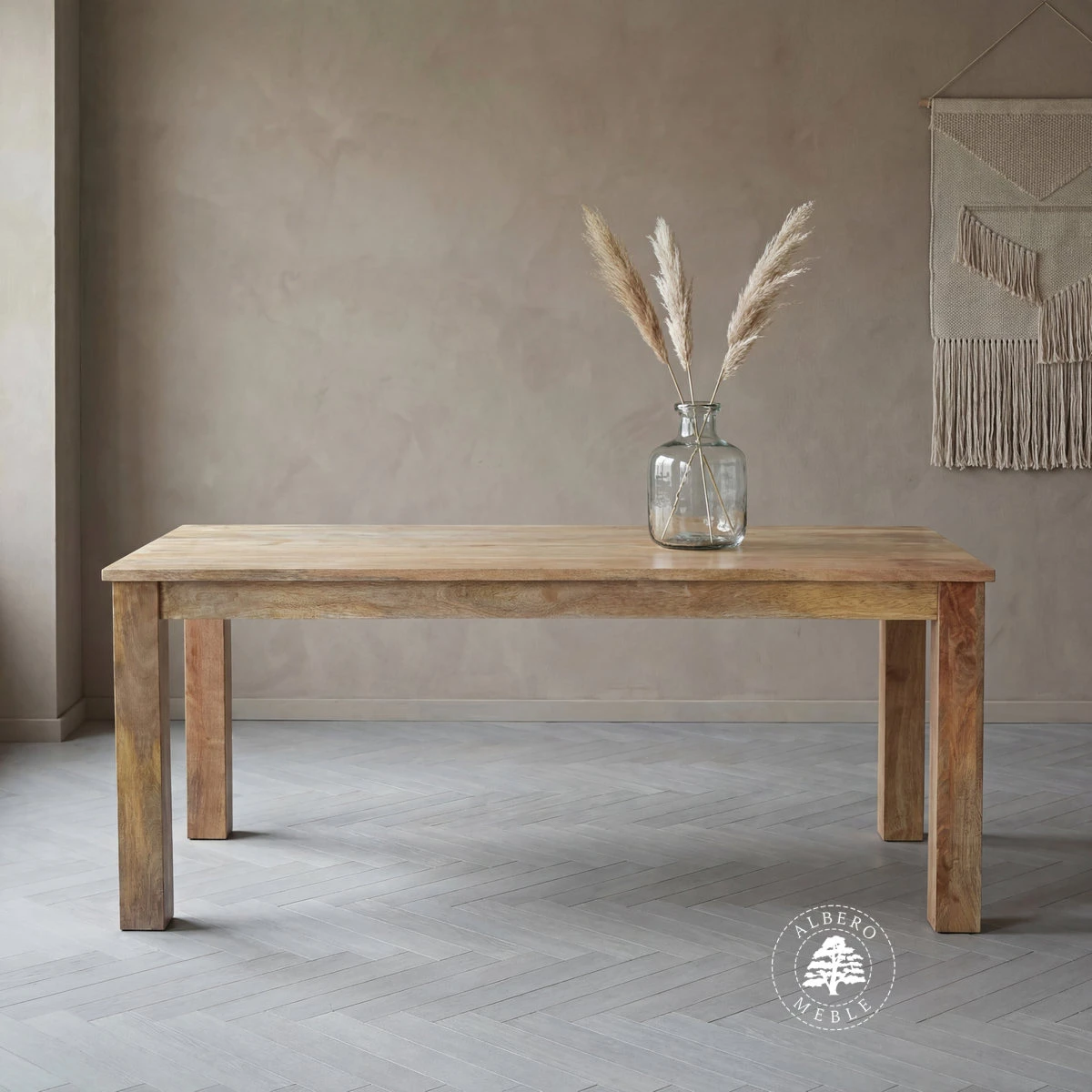 Drewniany stół rozkładany w naturalnym kolorze