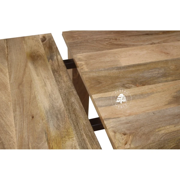 Drewniany stół rozkładany w naturalnym kolorze