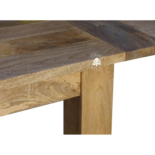 Drewniany stół rozkładany w naturalnym kolorze