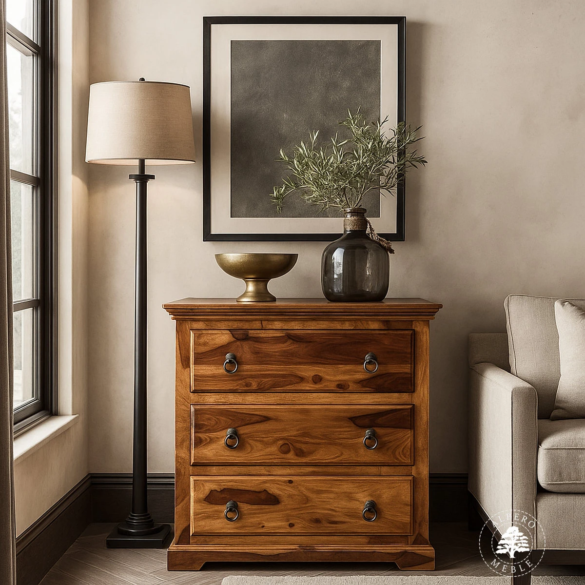 Klasyczna drewniana komoda na bieliznę