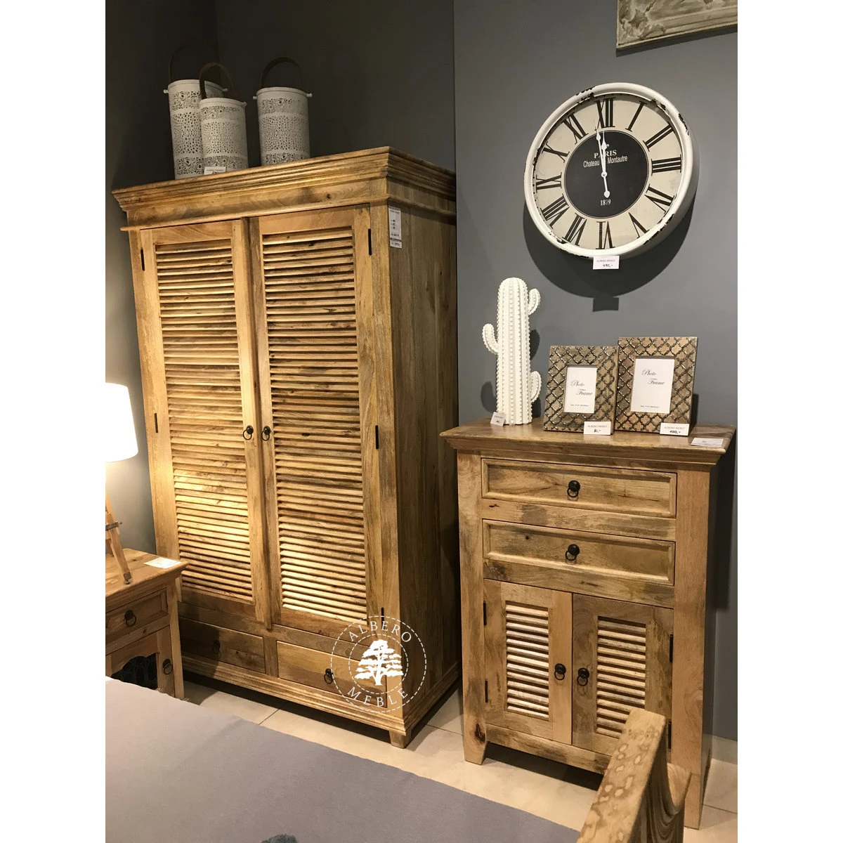 Szafa Drewniana Oslo z Jasnego Drewna z Żaluzjowymi Drzwiam