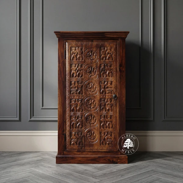 Komoda drewniana z ręcznie wykonanym wzorem