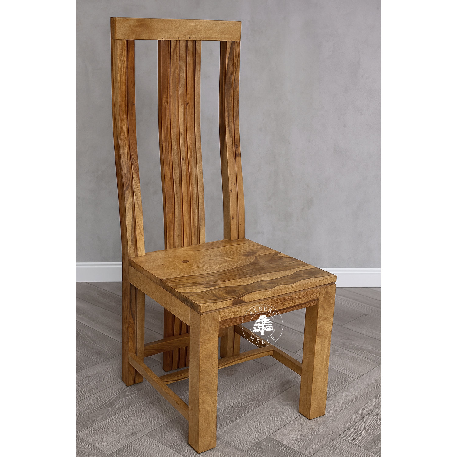 Klasyczne krzesło drewniane – ręcznie wykonane