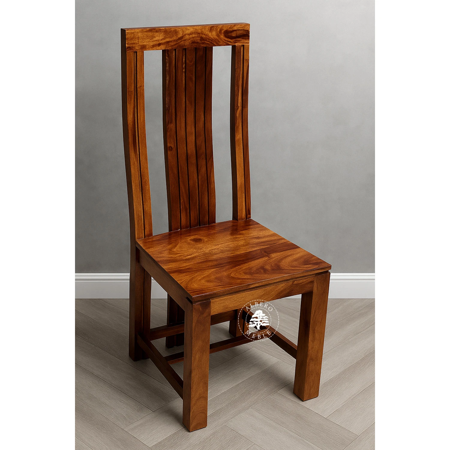 Klasyczne krzesło drewniane – ręcznie wykonane