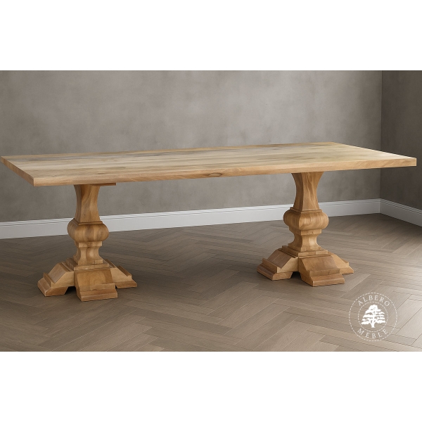 Stół drewniany w naturalnym kolorze