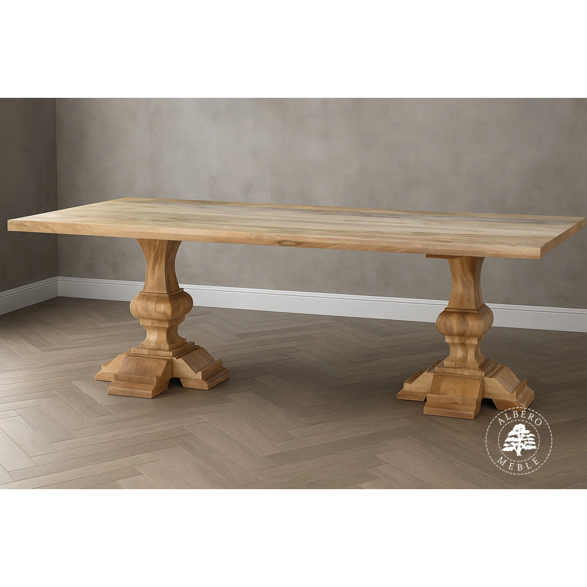 Stół drewniany w naturalnym kolorze