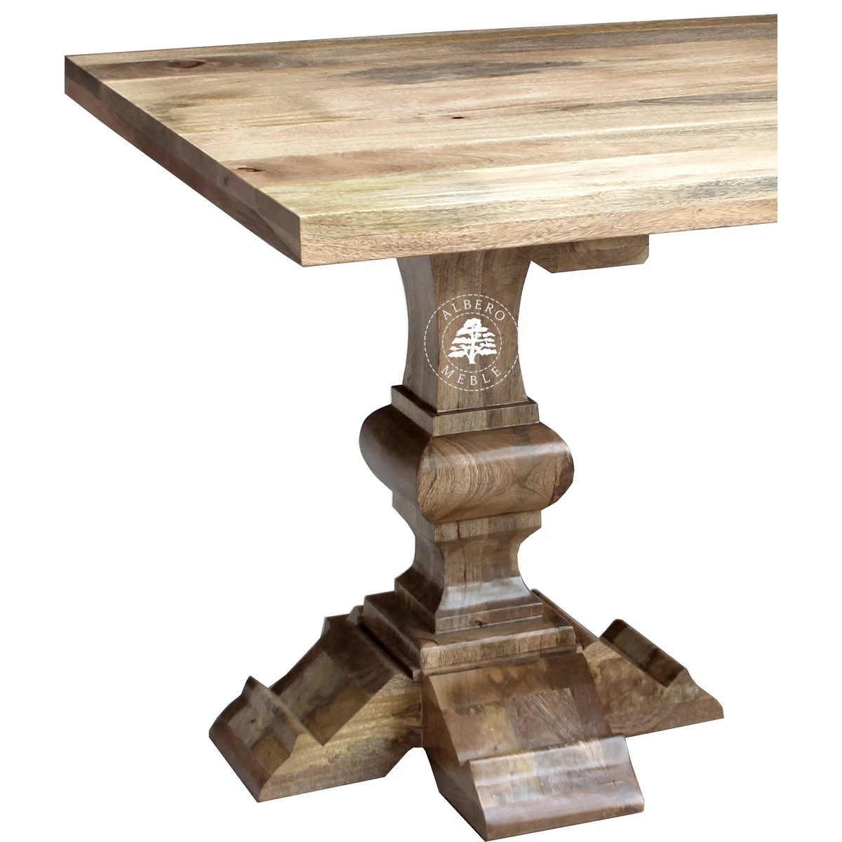 Stół drewniany w naturalnym kolorze