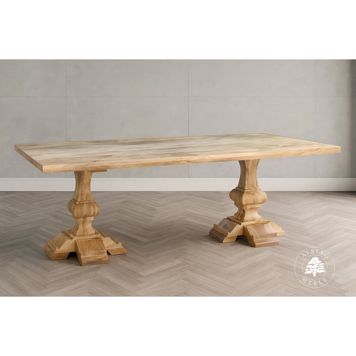 Stół drewniany w naturalnym kolorze