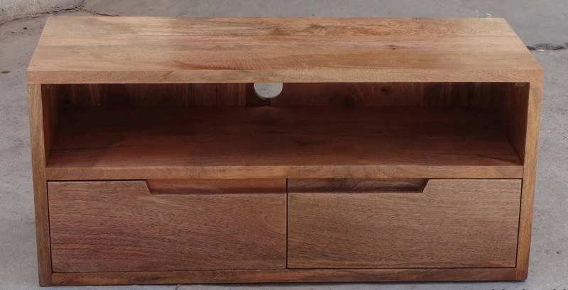 Drewniana szafka RTV z szufladami