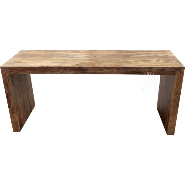 Proste nowoczesne biurko z litego drewna na laptopa