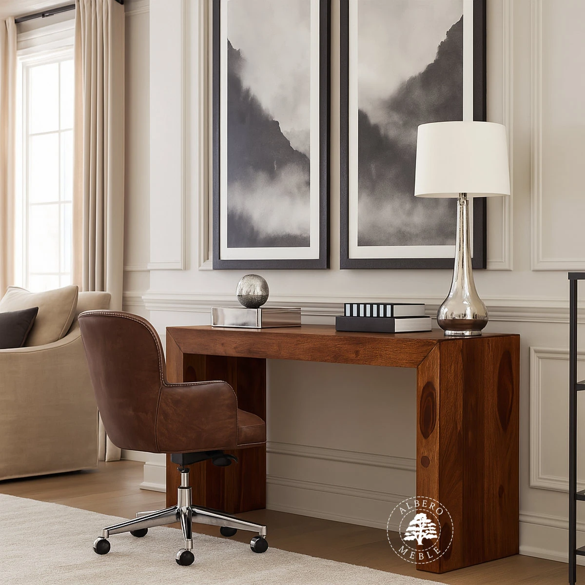 Proste nowoczesne biurko z litego drewna na laptopa