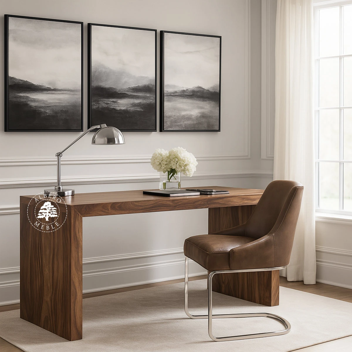 Proste nowoczesne biurko z litego drewna na laptopa