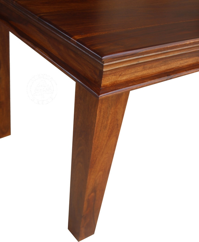 Klasyczny stół z litego drewna z gzymsem