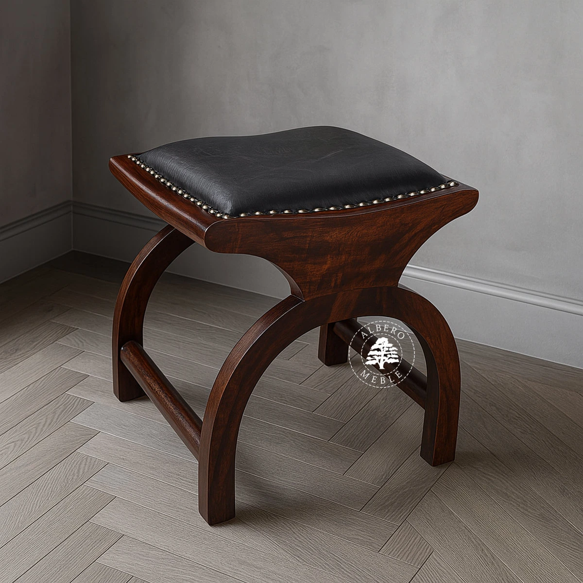 Mały taboret drewniany tapicerowany