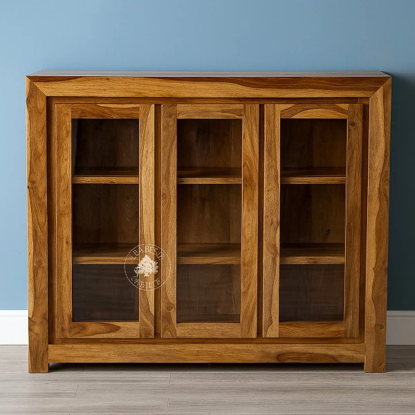 Trzydrzwiowa witryna drewniana z szklanymi drzwiami