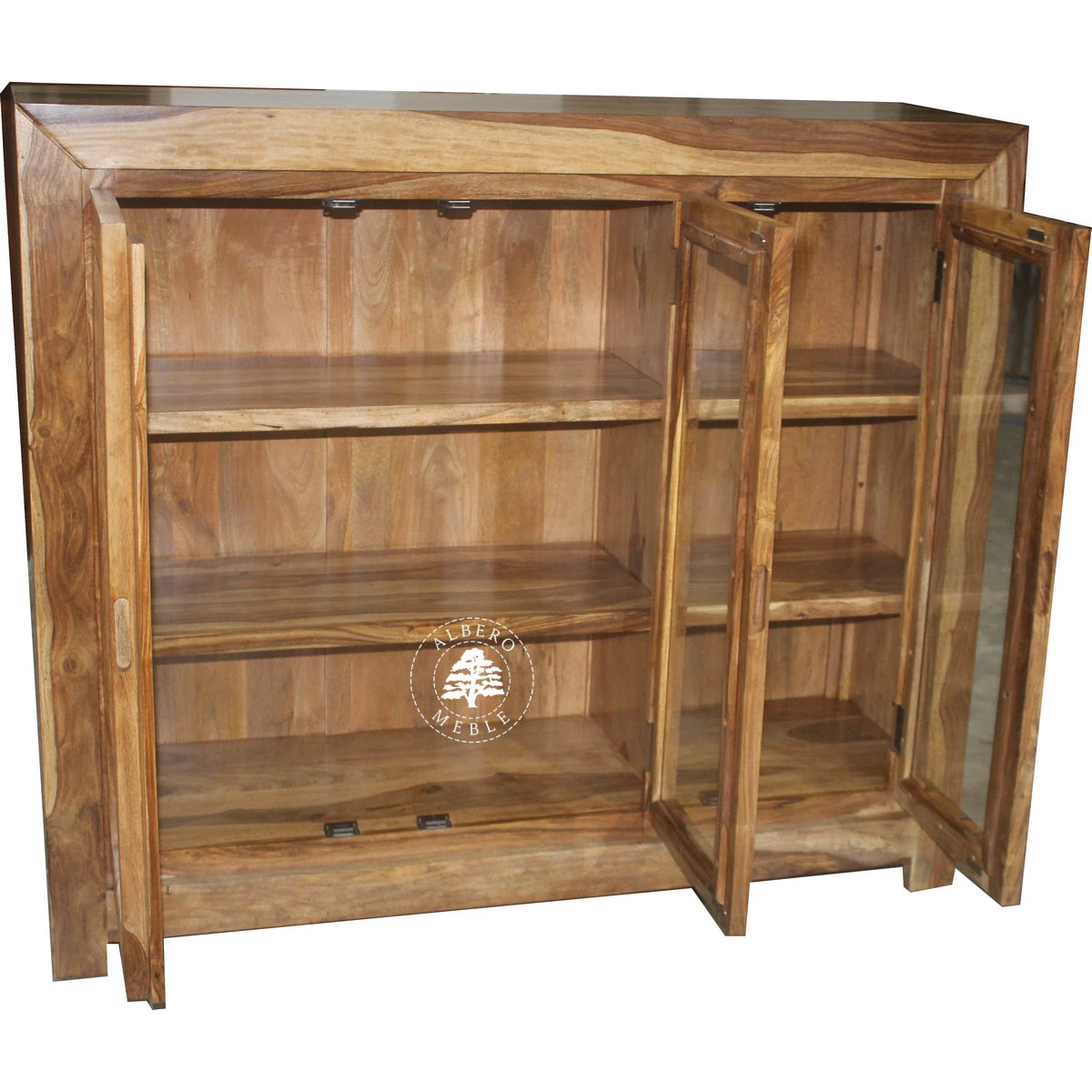 Trzydrzwiowa witryna drewniana z szklanymi drzwiami