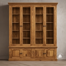 Klasyczna biblioteka z jasnego naturalnego drewna