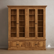 Klasyczna biblioteka z jasnego naturalnego drewna