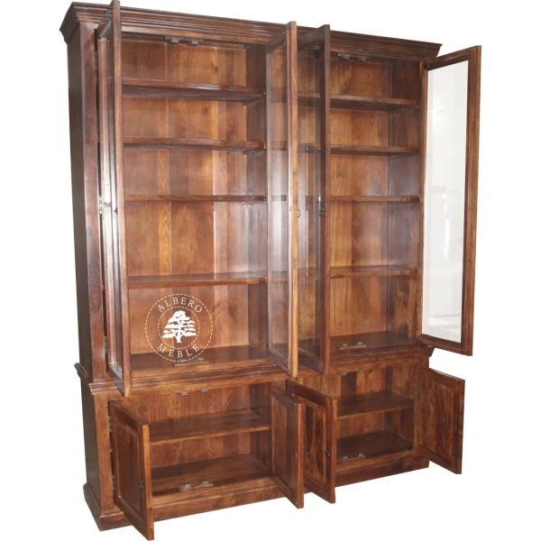 Klasyczna biblioteka z jasnego naturalnego drewna