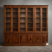 Kolonialna Biblioteka z Przeszklonymi Drzwiami