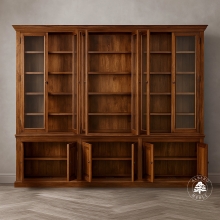 Kolonialna Biblioteka z Przeszklonymi Drzwiami