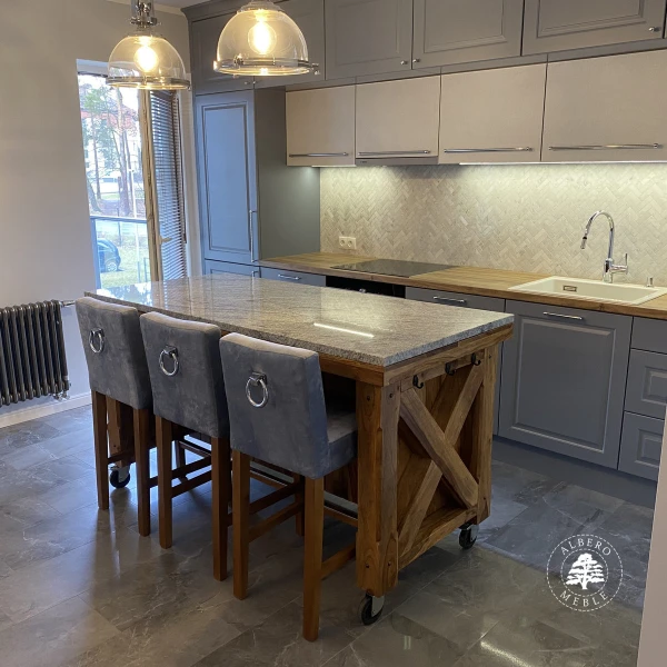 Wielofunkcyjna wyspa kuchenna z drewna naturalnego