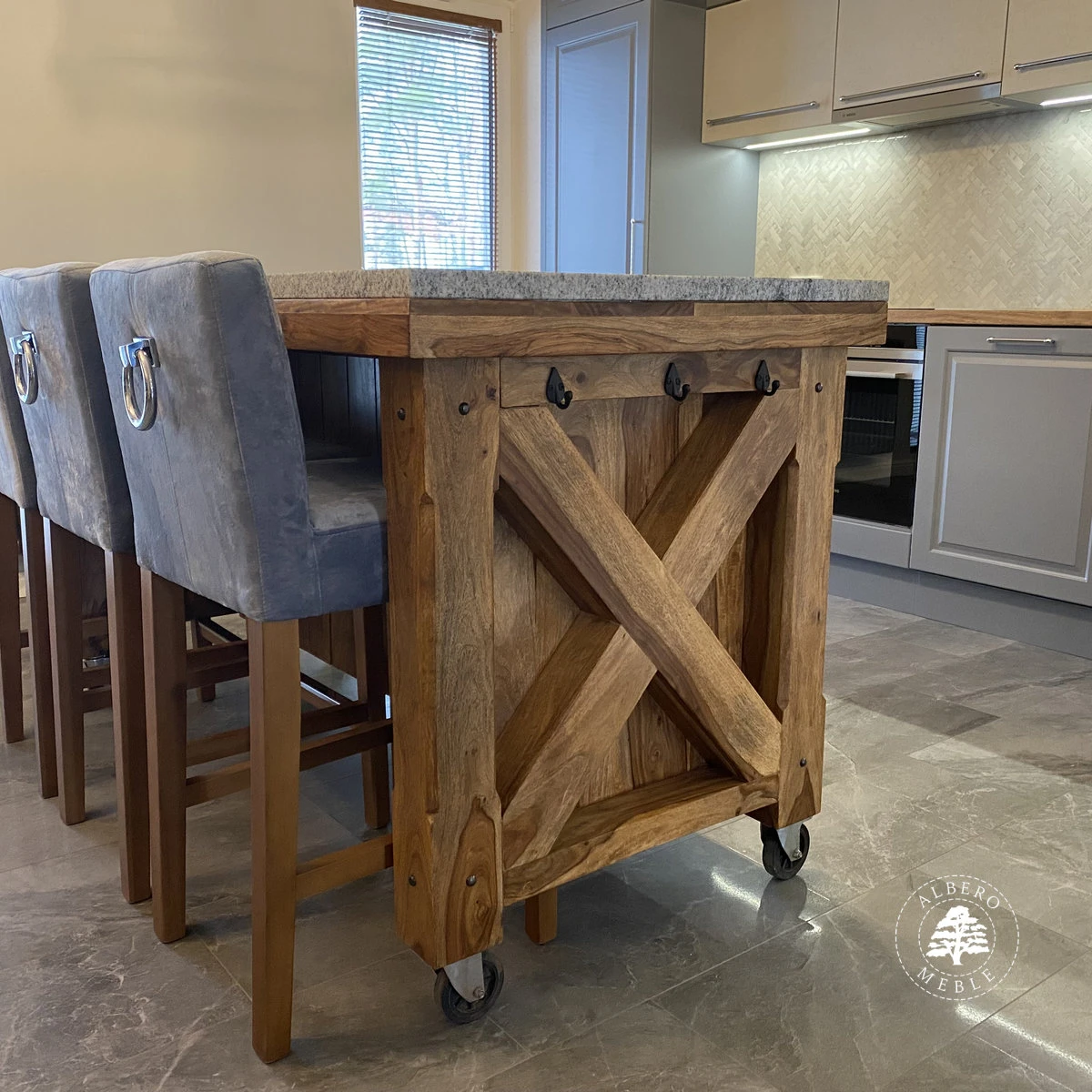 Wielofunkcyjna wyspa kuchenna z drewna naturalnego