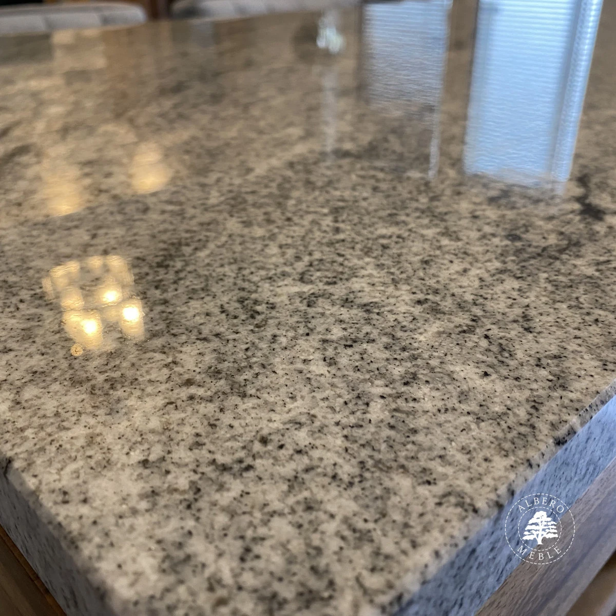 Wielofunkcyjna wyspa kuchenna z drewna naturalnego