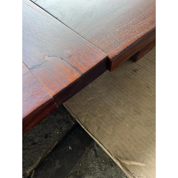 Klasyczny Stół z litego drewna II gatunek