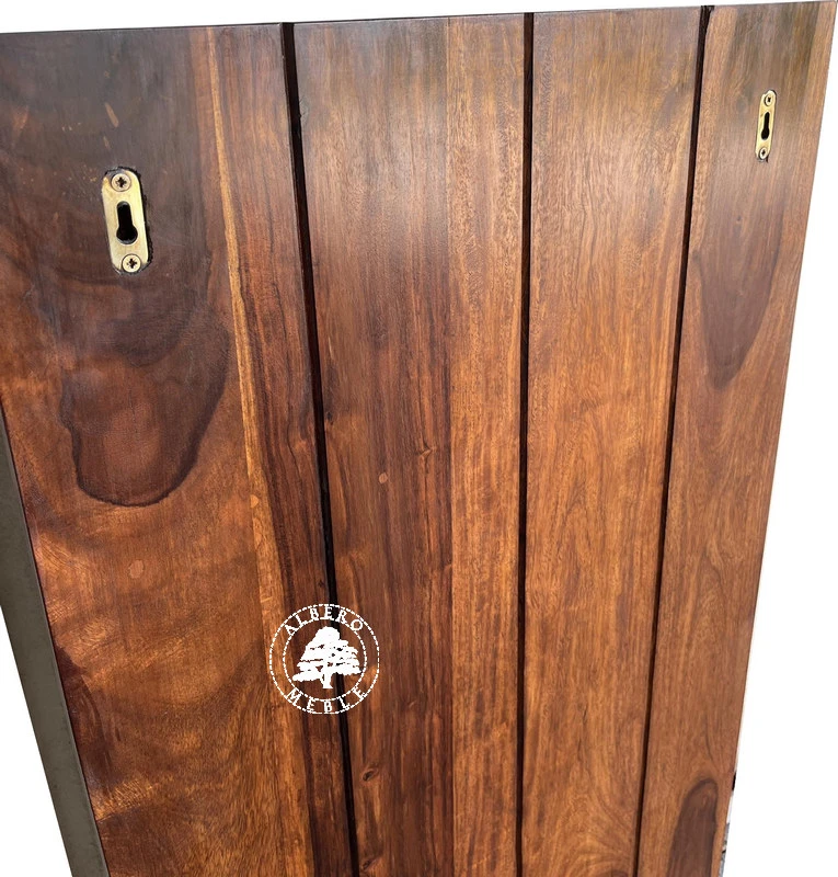 Drewniany wieszak ścienny na ubrania