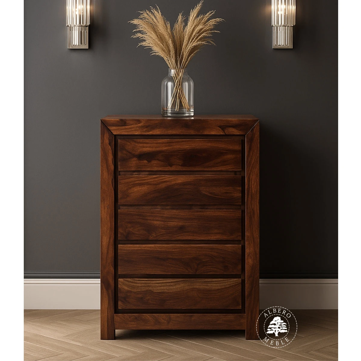 Wysoka i wąska szafka drewniana