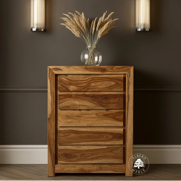 Wysoka i wąska szafka drewniana