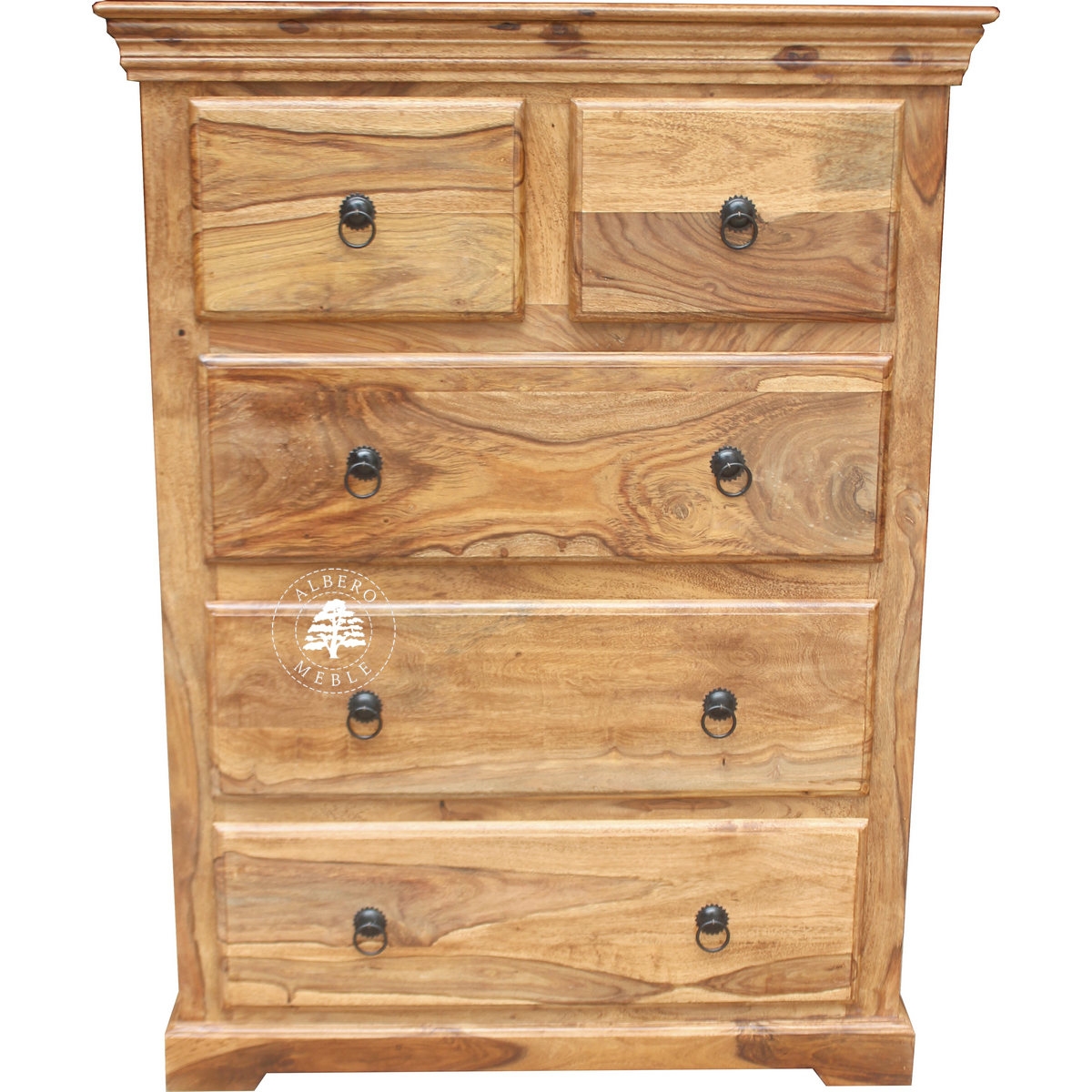 Klasyczna komoda drewniana w jasnym kolorze