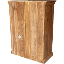 Klasyczna komoda drewniana w jasnym kolorze