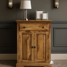 Stylowa komoda z drzwiczkami z naturalnego drewna