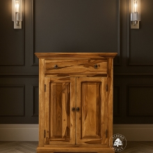 Stylowa komoda z drzwiczkami z naturalnego drewna