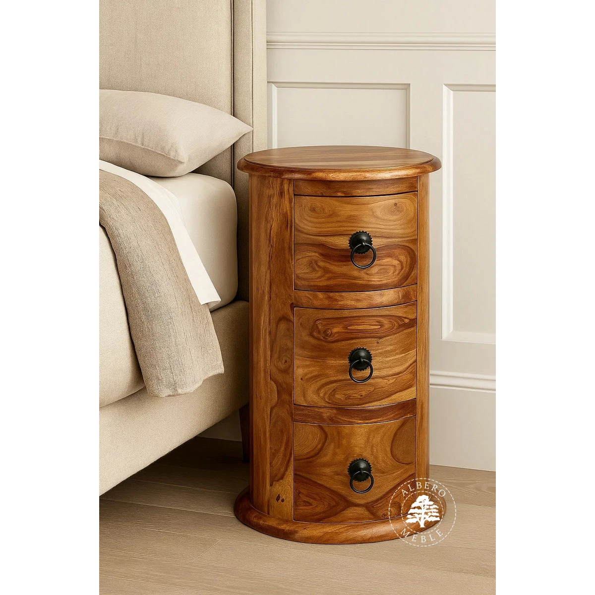 Okrągła komoda drewniana w stylu kolonialnym