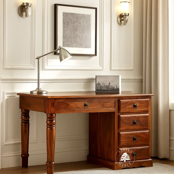 Oryginalne stylowe małe biurko na toczonych nogach z drewna