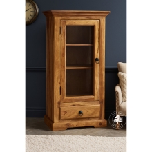 Klasyczna niska witryna z drewna do jadalni