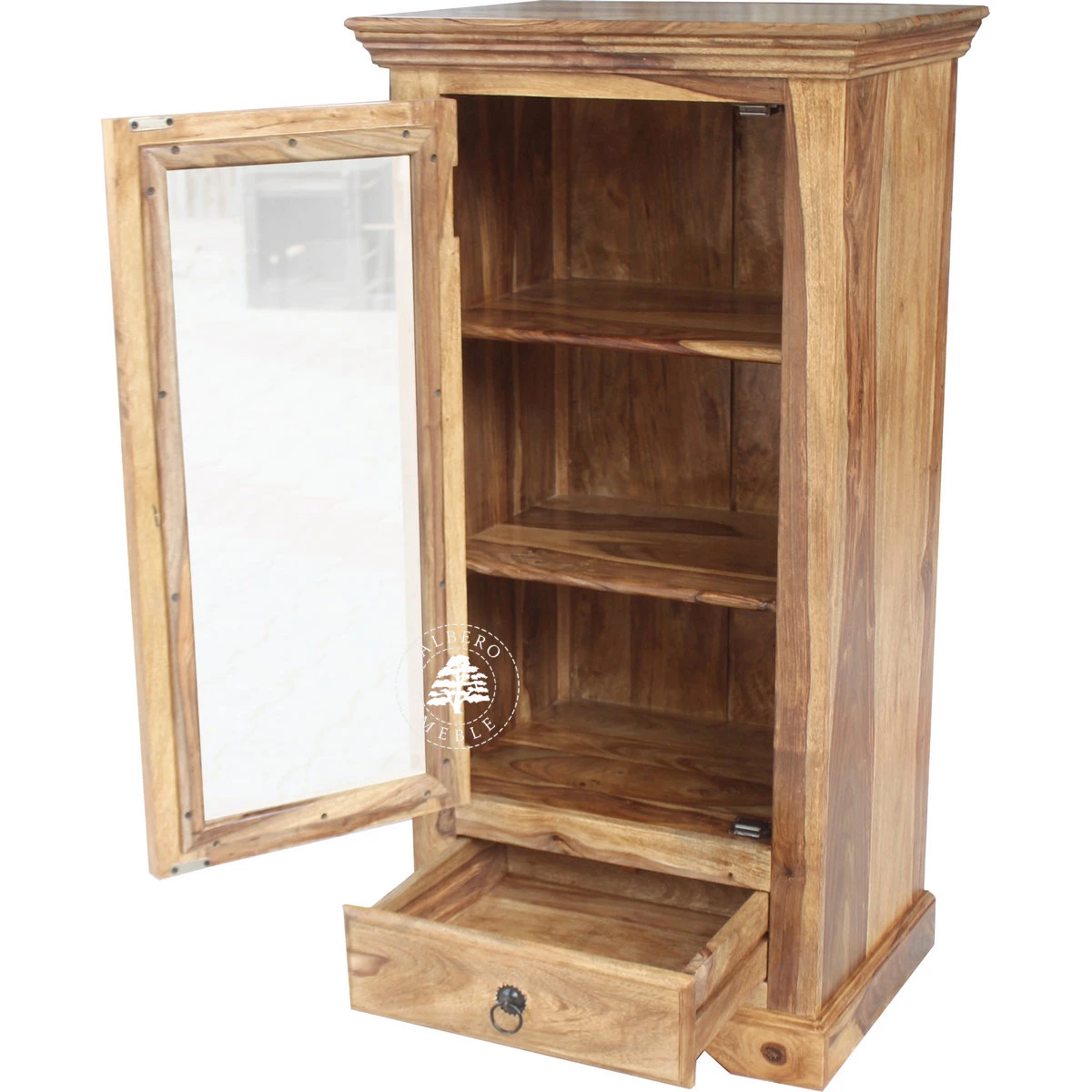 Klasyczna niska witryna z drewna do jadalni