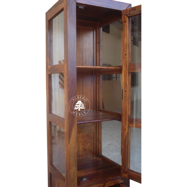 Wąska Przeszklona Drewniana Witryna w Minimalistycznym Styl