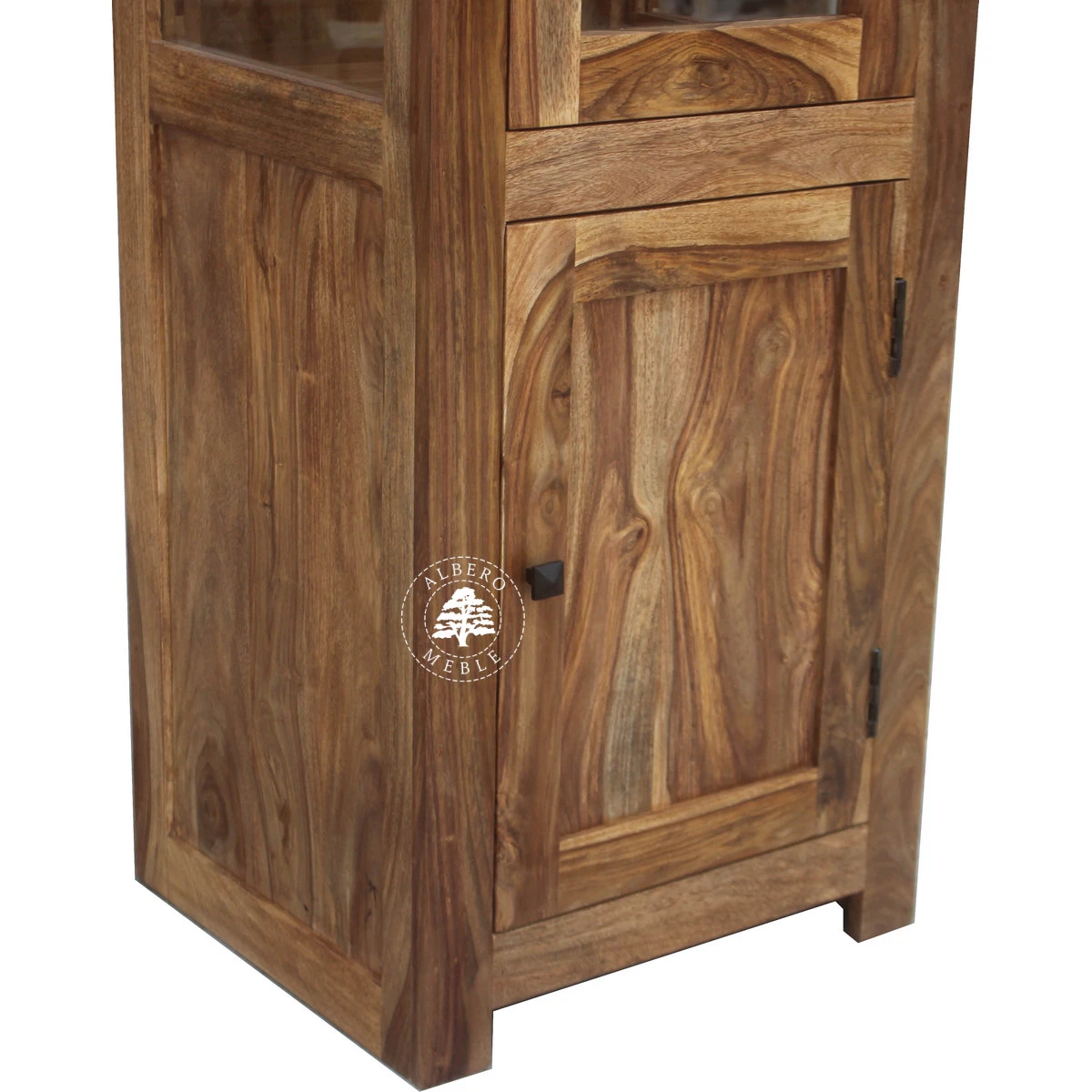 Wąska Przeszklona Drewniana Witryna w Minimalistycznym Styl